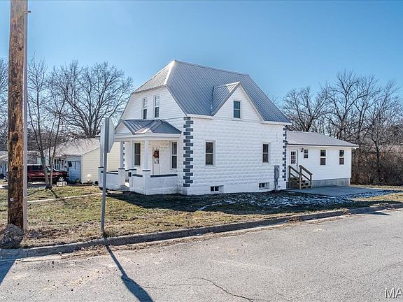 2nd image of 701 S 2nd St