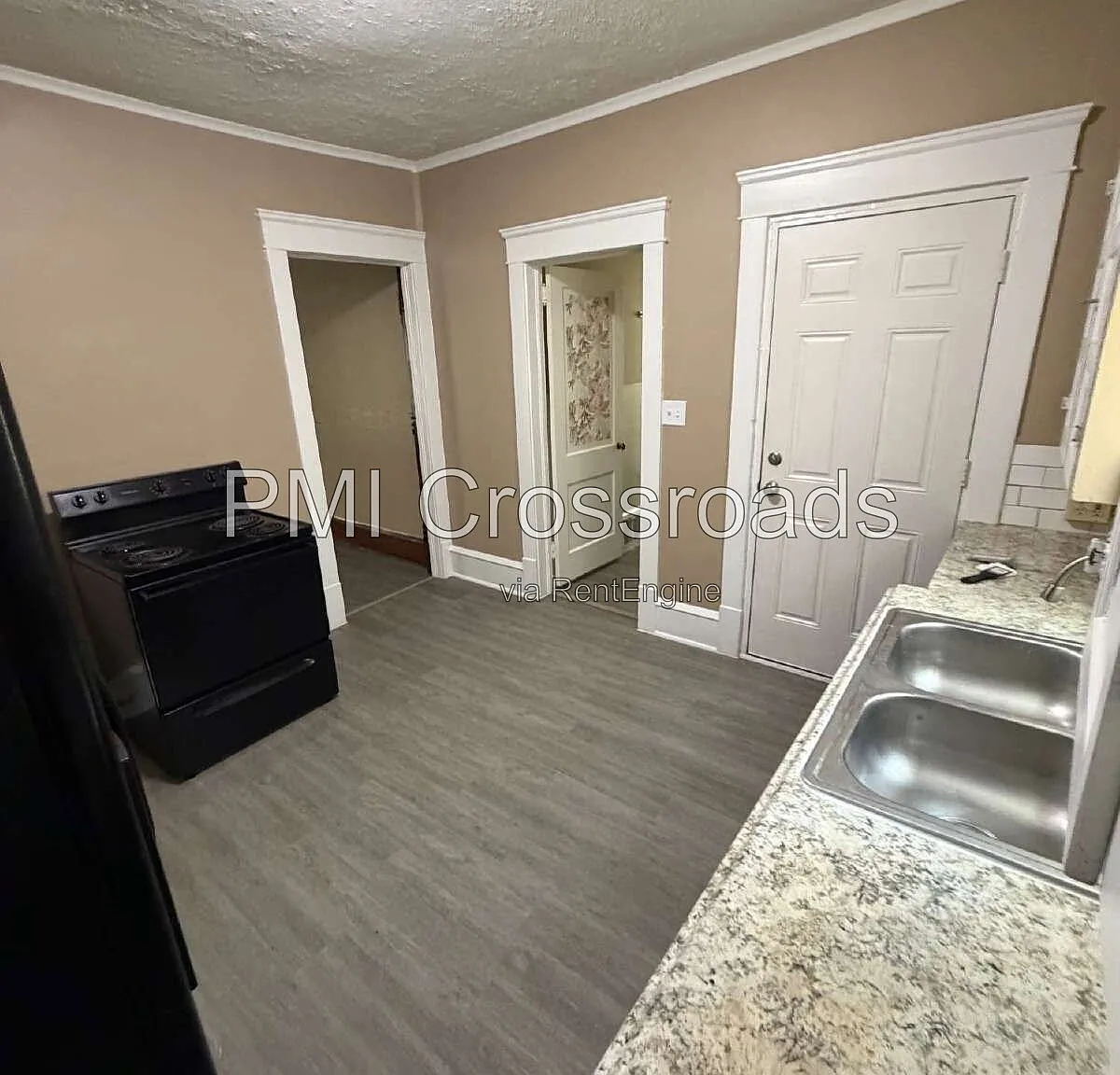 1 bed, 1.0 bath, $875 — Photo 2