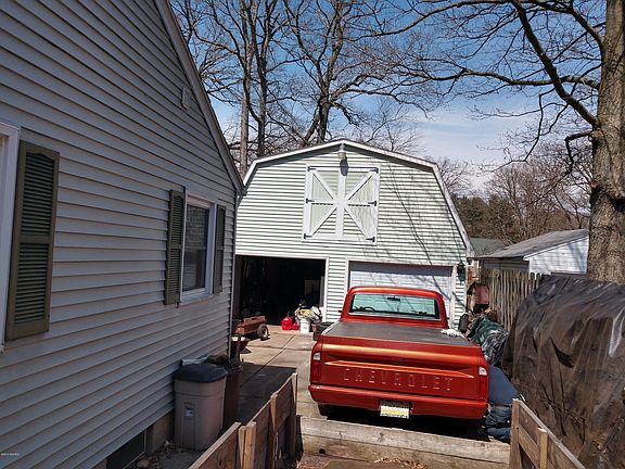 3rd image of 338 Robertson Ave