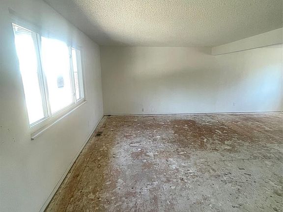 2nd image of 1554 S Fraser Way