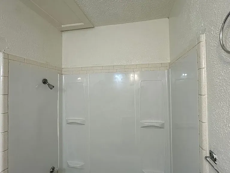 400 Johnson Dr — Photo 34