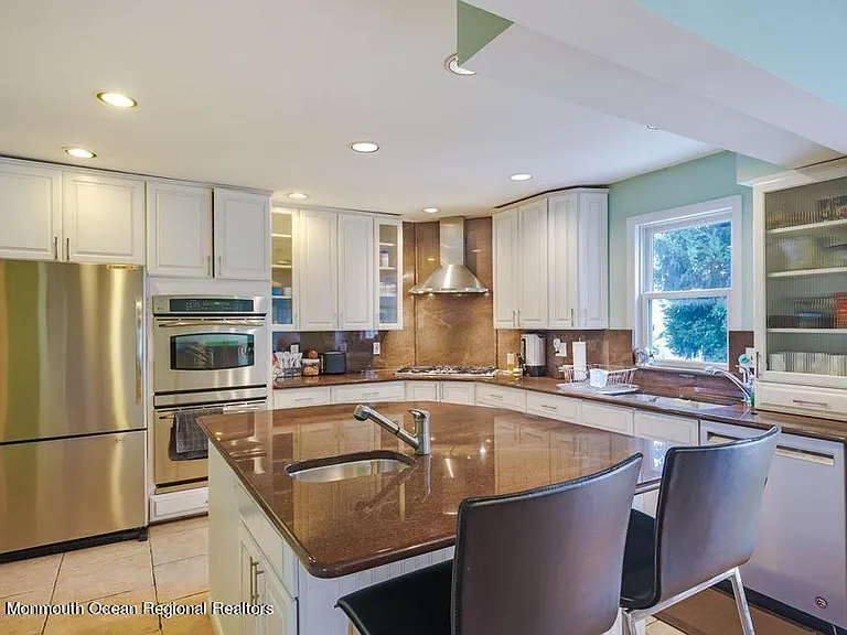 45 Roslyn Ct — Photo 8