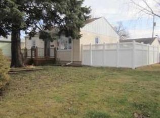 2227 Cody St, Bettendorf, IA 52722