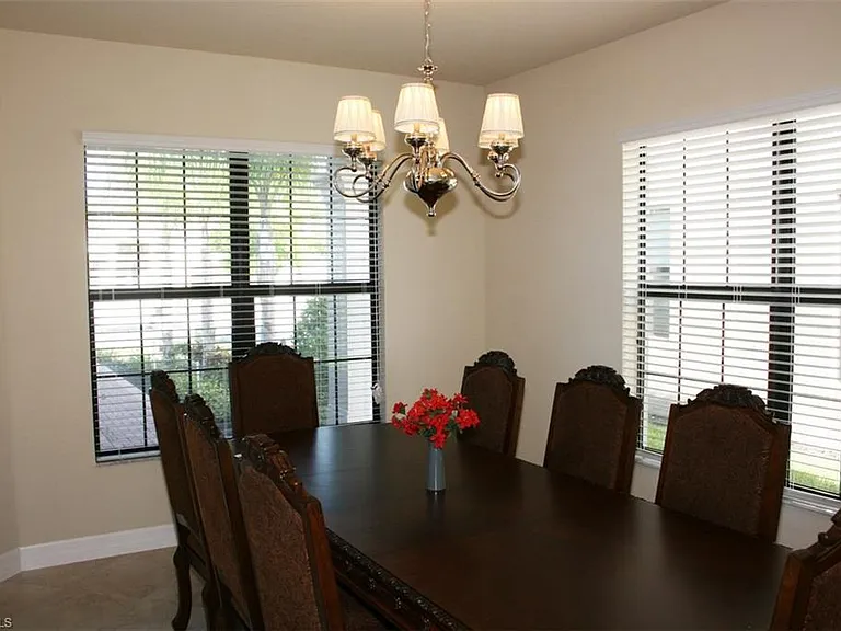 3296 Pacific Dr — Photo 7