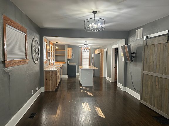 3rd image of 504 N Cowen St