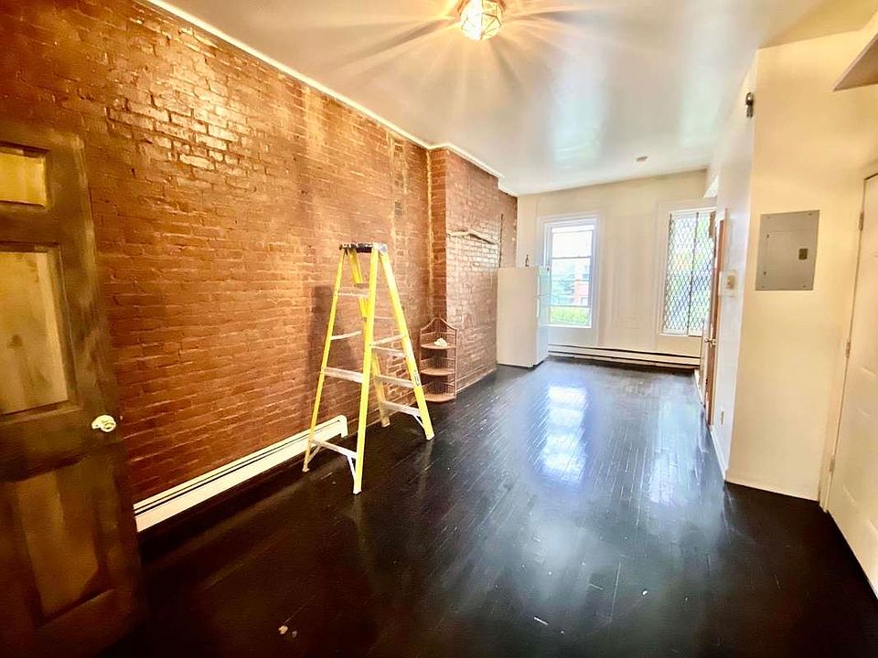 1st image of 123 Quincy St Floor 2