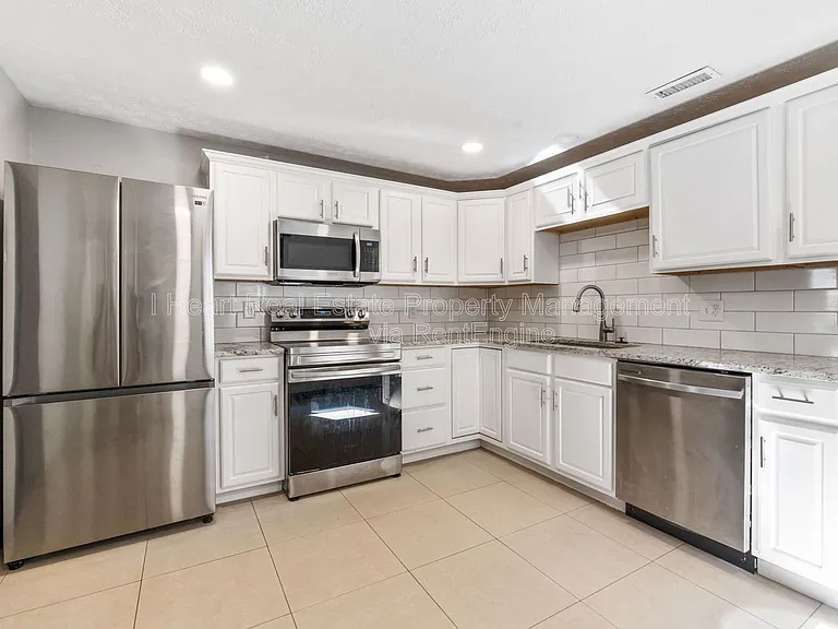 957 Harrison Ave — Photo 2