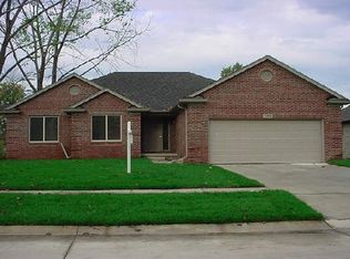 33903 Aurora Dr, Clinton Twp, MI 48035