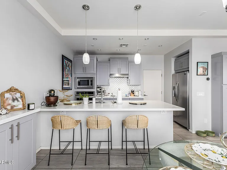 2740 E Roma Ave — Photo 11