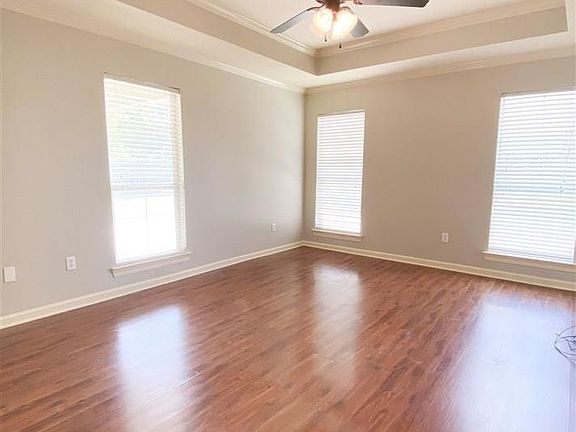 5th image of 608 Daphne Dr
