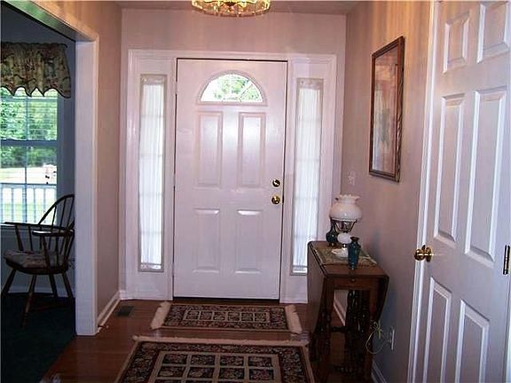3rd image of 121 Covington Bnd