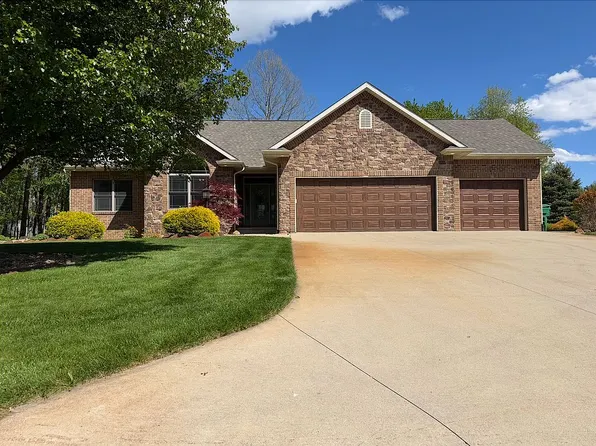 21184 Fawn River Ct, Goshen, IN 46528