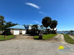 515 Fallin Waters Dr, Mary Esther, FL 32569