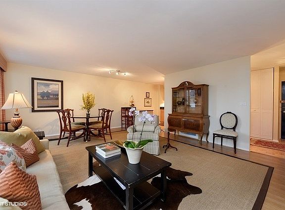 4th image of 4250 N Marine Dr APT 526