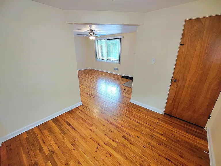 5079 Earlsdale Rd — Photo 7