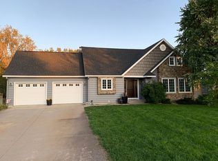 805 Spring Lake Cir, Mc Cool Junction, NE 68401