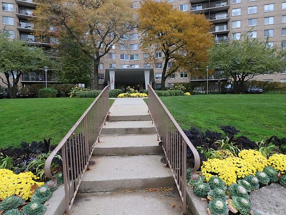2nd image of 7033 N Kedzie Ave APT 407