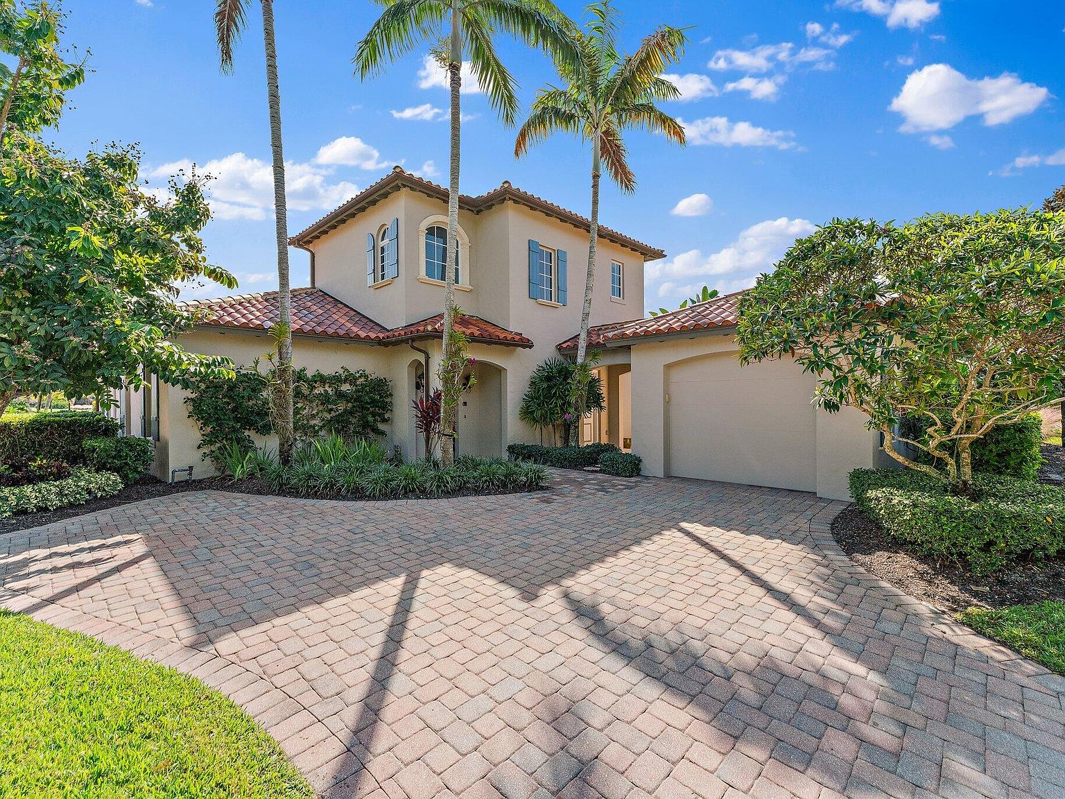 611 White Pelican Way