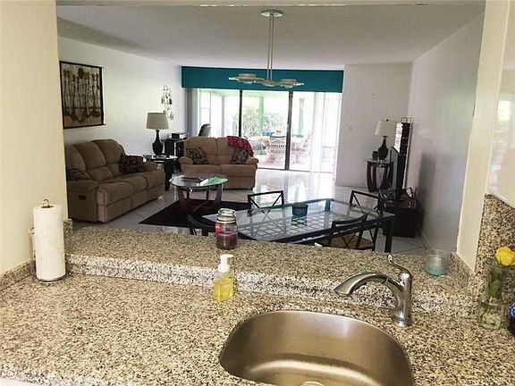 4th image of 20400 NE 34th Ct