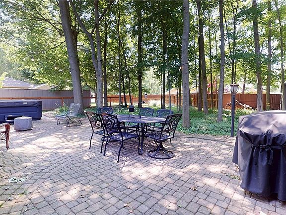 4th image of 5726 Rock Point Cir