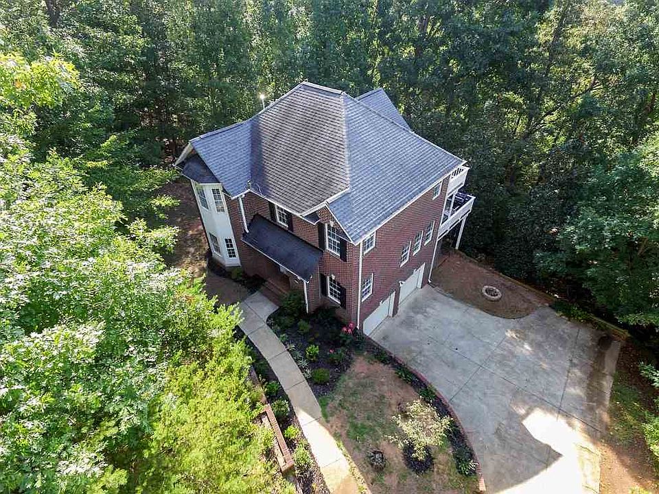 2nd image of 207 Sandy Point Dr