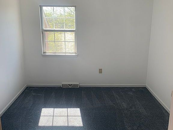 3rd image of 205 Westridge Pl N