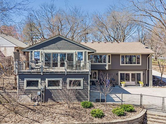 4th image of 590 Montcalm Pl