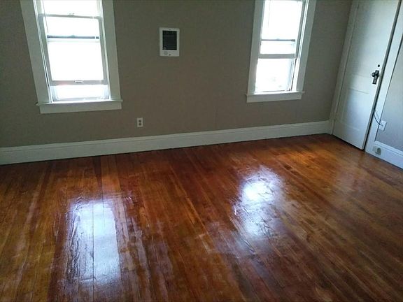 4th image of 727 Capital Ave NE