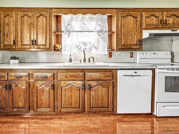 4th image of 122 Greenfield Ave