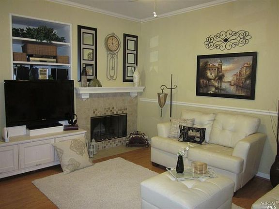 2nd image of 747 Chateau Cir