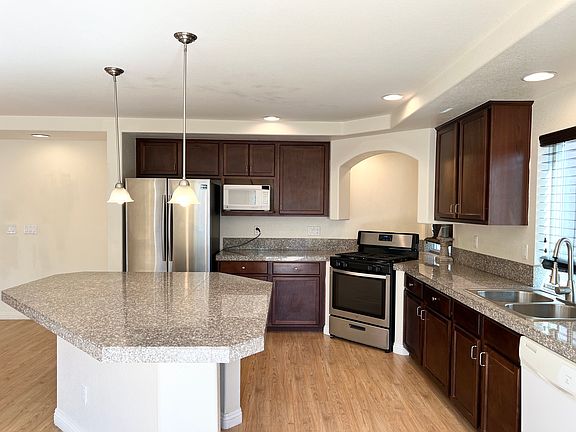 2nd image of 6761 Philharmonic Ave