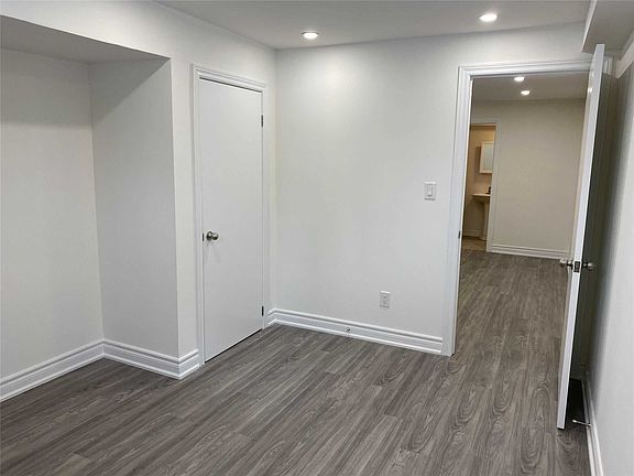4th image of 81 Oak Ave