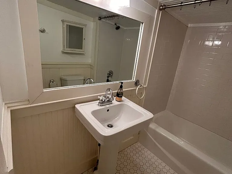 2461 Lyndhurst Ave — Photo 43
