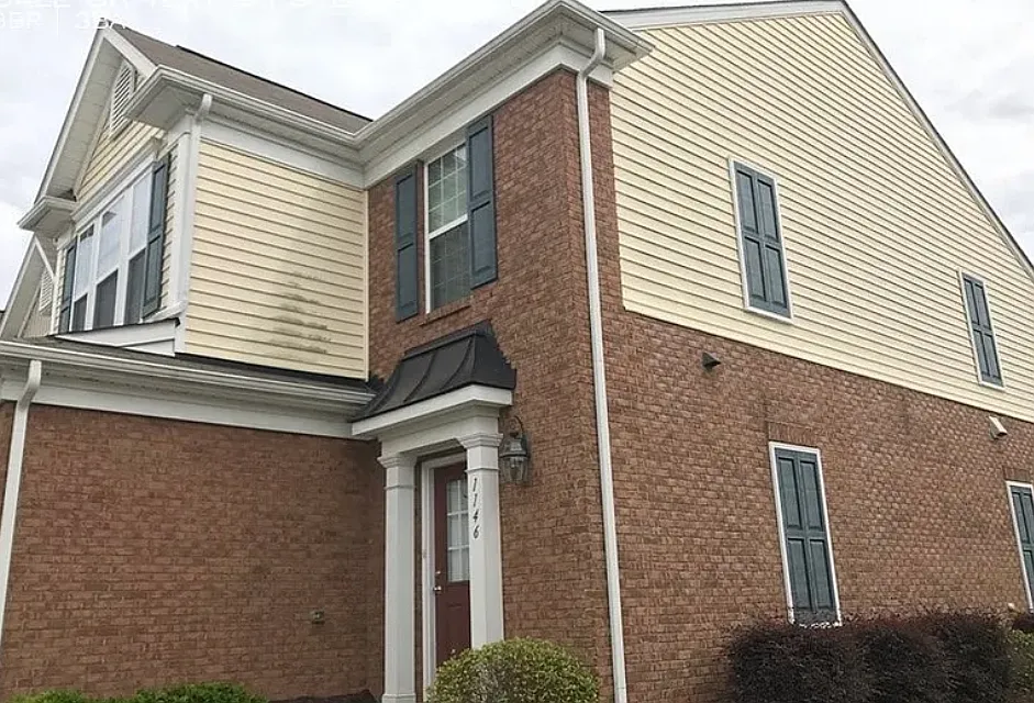3 bed, 2.5 bath, 1564 sqft, $2,050 — Photo 2