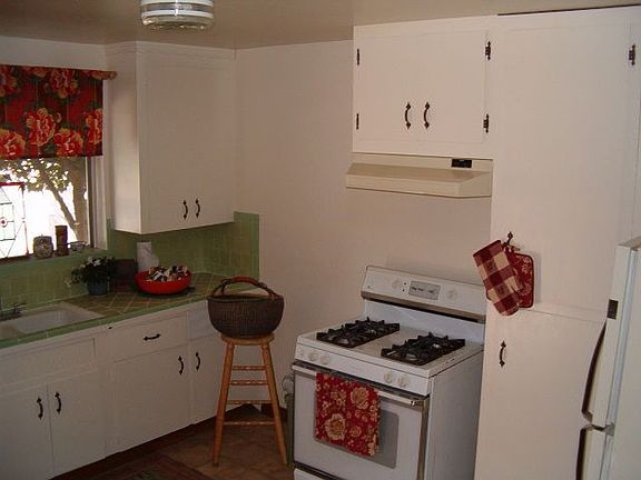 4th image of 128 Coulson Ave
