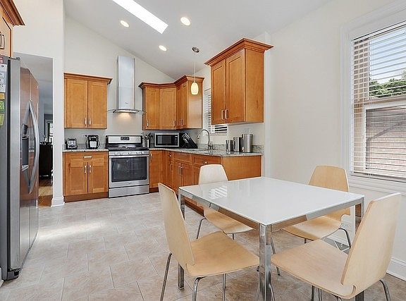 5th image of 3730 N Nottingham Ave