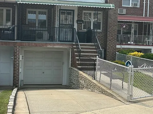 6222 78th St, Middle Village, NY 11379