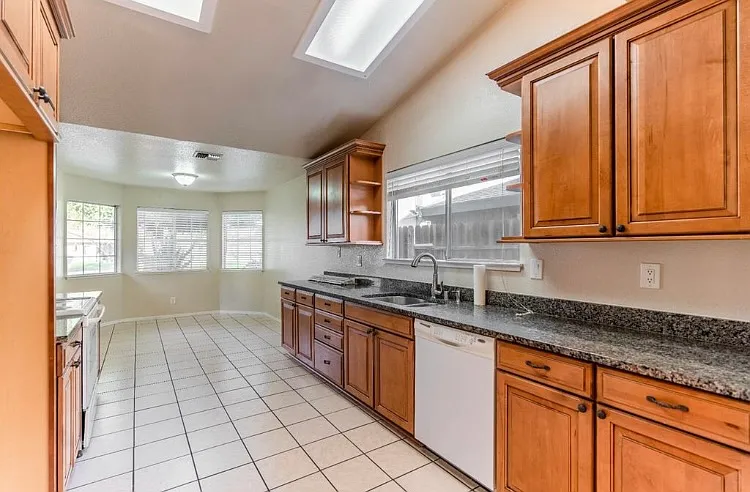 1304 Tyler Ct — Photo 13