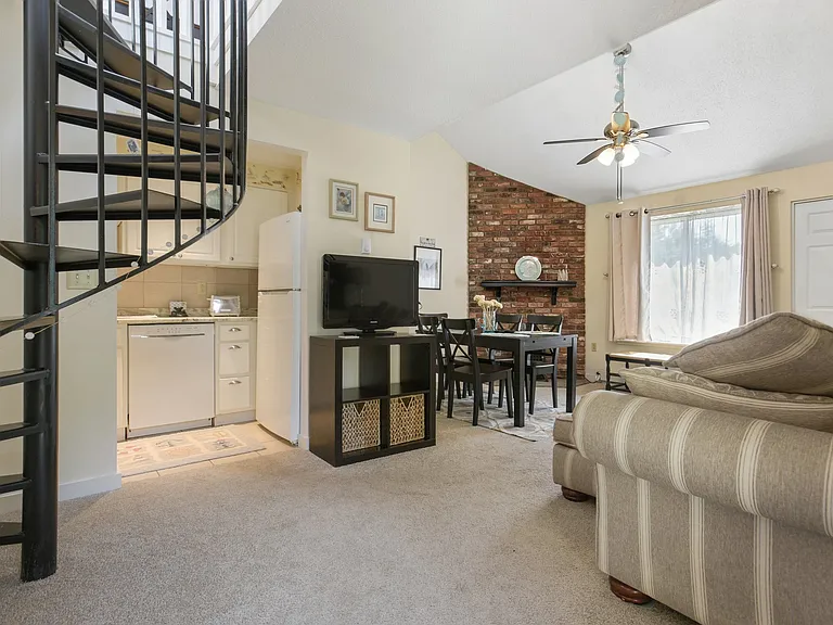 42 Quidnet Ct — Photo 18