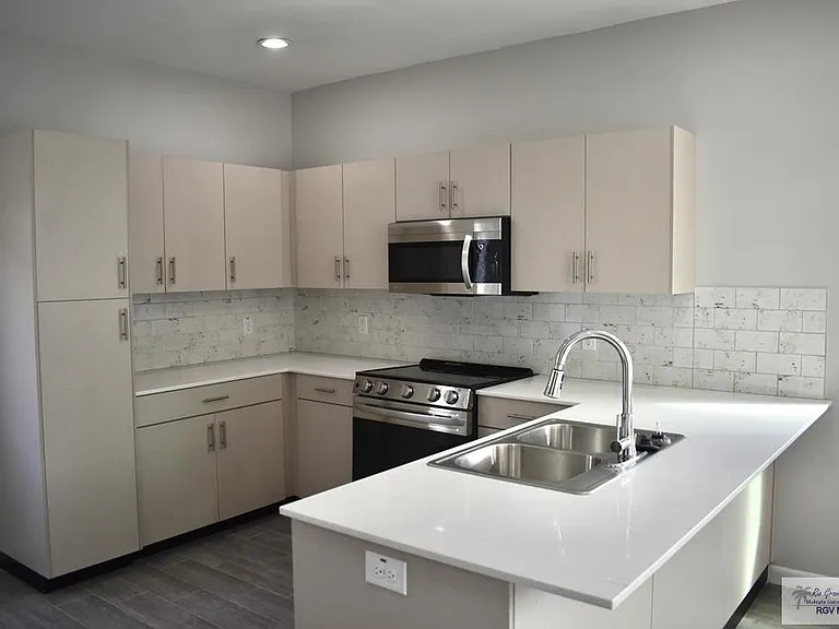 805 W Dove Ave #1 — Photo 9