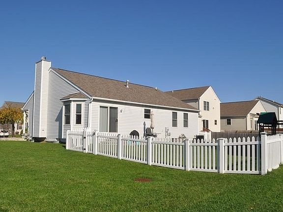 3rd image of 8735 Brenstuhl Park Dr