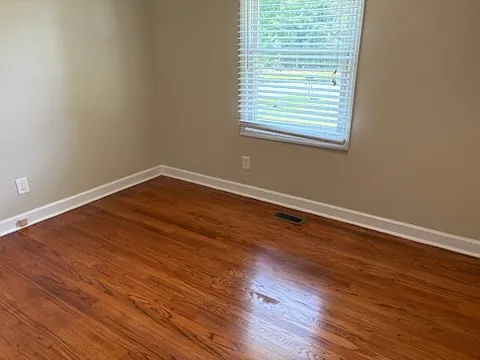 2446 Melfield Dr — Photo 9