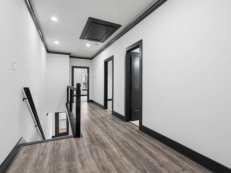 913 Panama St — Photo 14