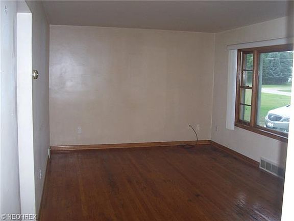 5th image of 3170 Pleasant St