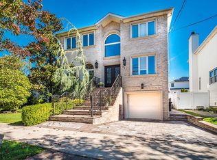 207 Swinnerton St, Staten Island, NY 10307