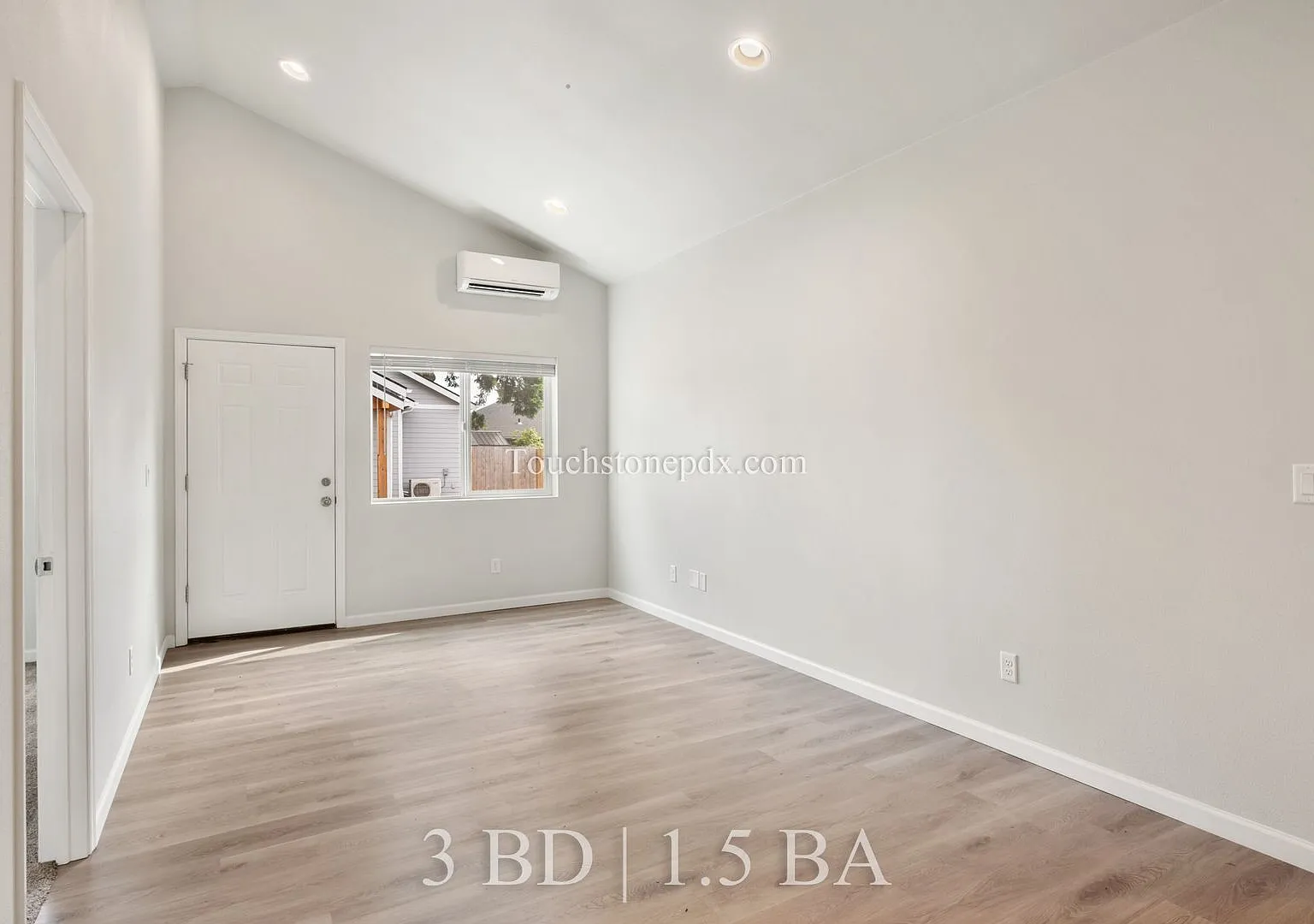 Bright East Portland 3 Bed Home with AC, Modern Kitchen — Photo 1
