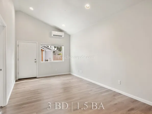 826 SE 155th Ave Unit B, Portland, OR 97233