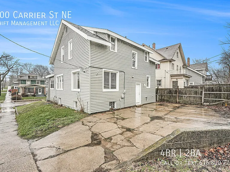 400 Carrier St NE — Photo 2