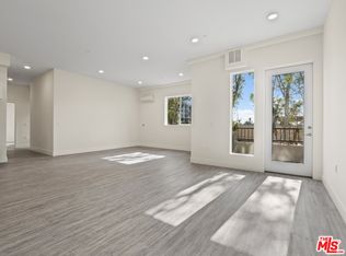 11115 McCormick St #302, North Hollywood, CA 91601