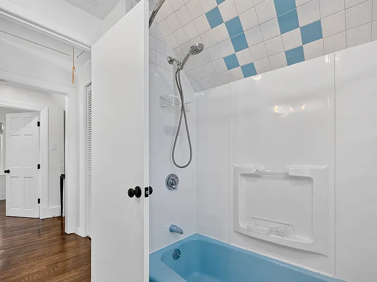 53 Henderson St — Photo 30